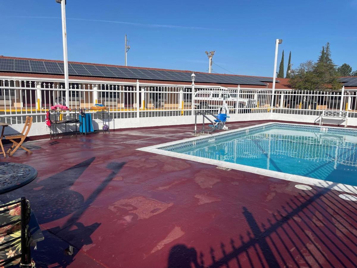 Holiday Motel Oakdale Ngoại thất bức ảnh