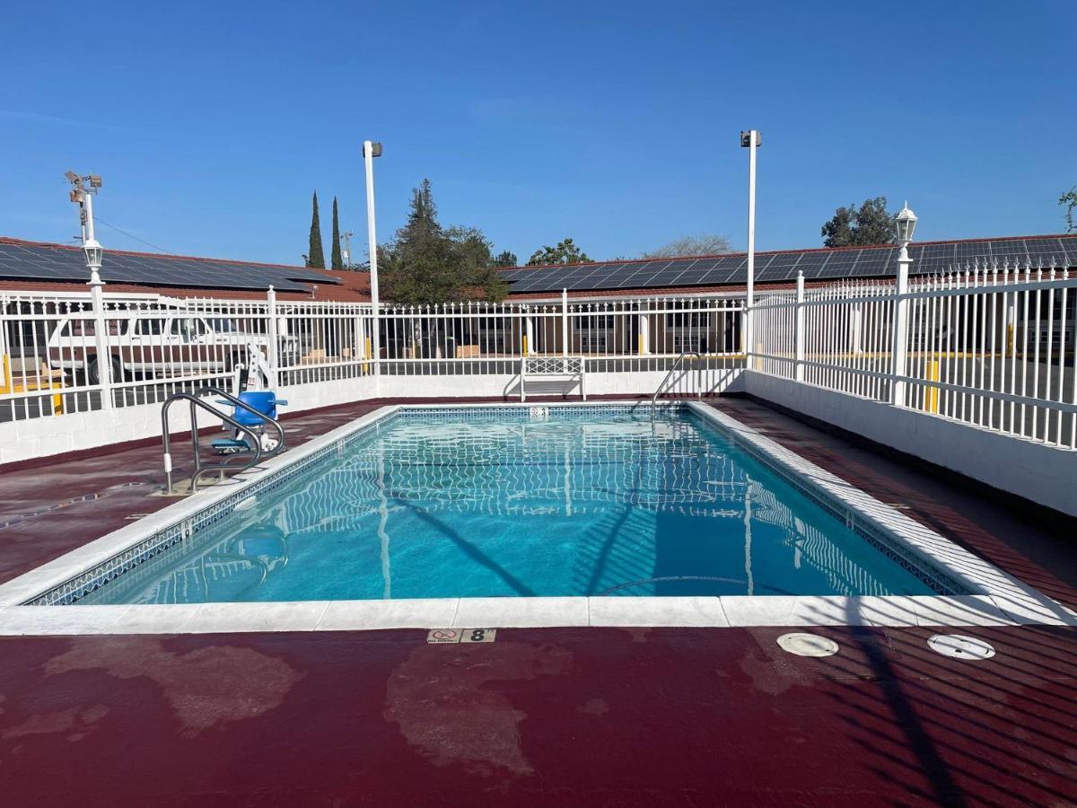 Holiday Motel Oakdale Ngoại thất bức ảnh