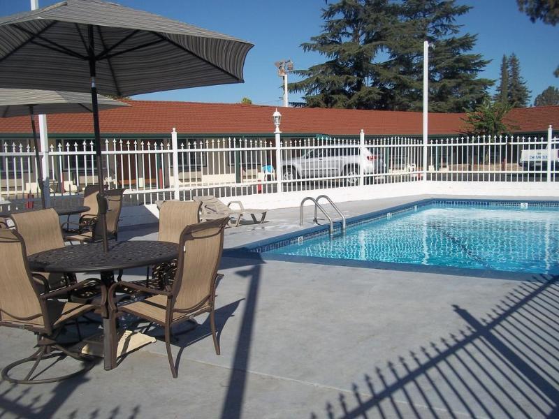 Holiday Motel Oakdale Ngoại thất bức ảnh