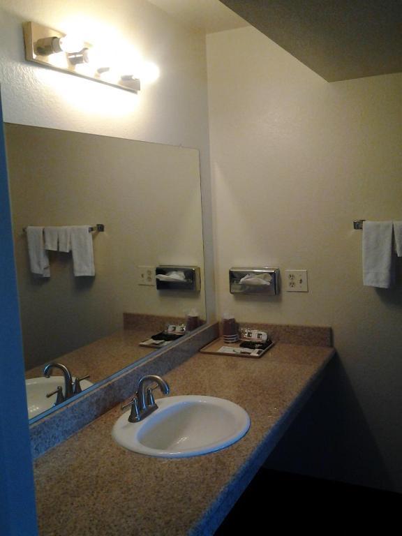 Holiday Motel Oakdale Ngoại thất bức ảnh