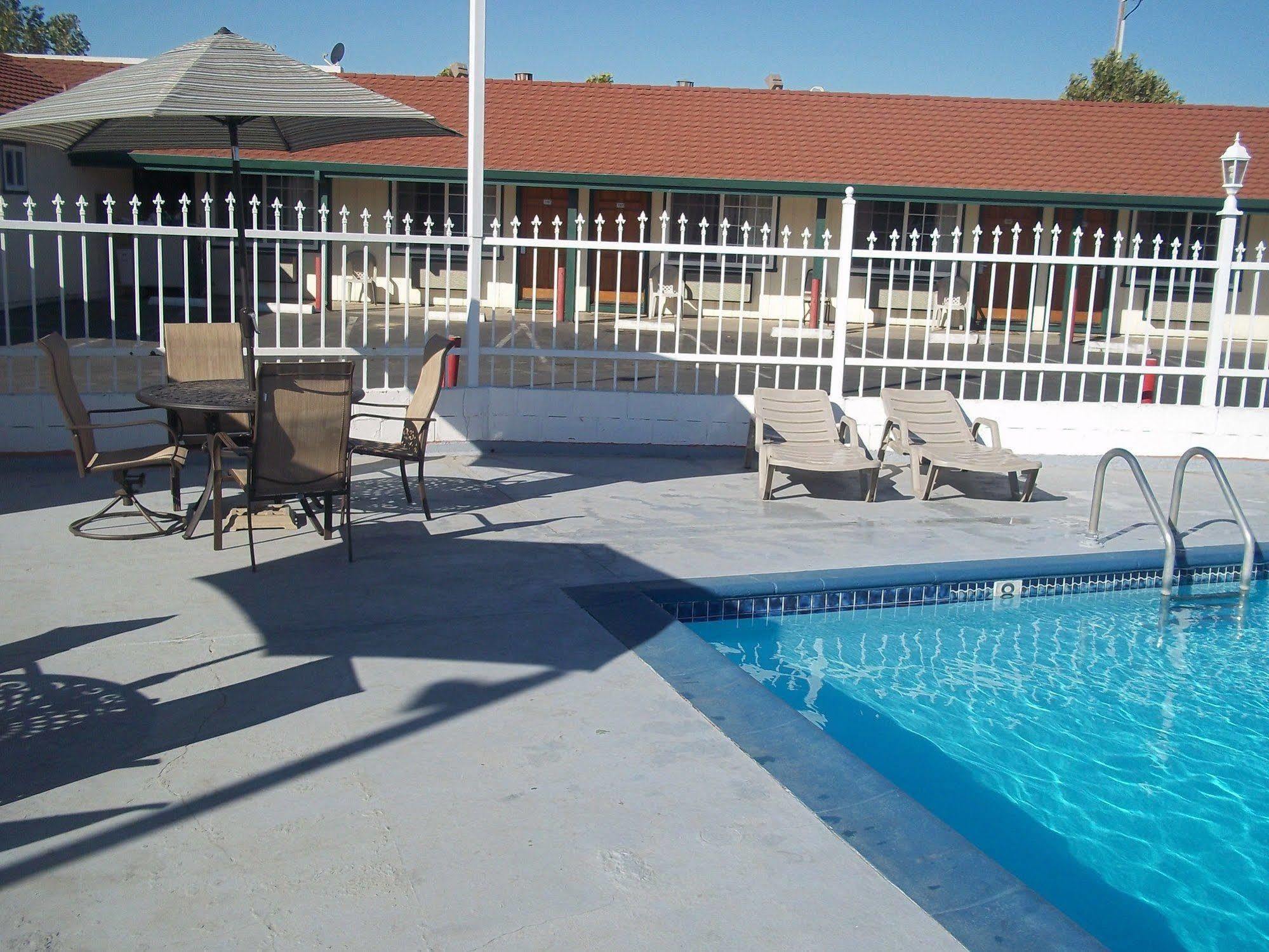 Holiday Motel Oakdale Ngoại thất bức ảnh