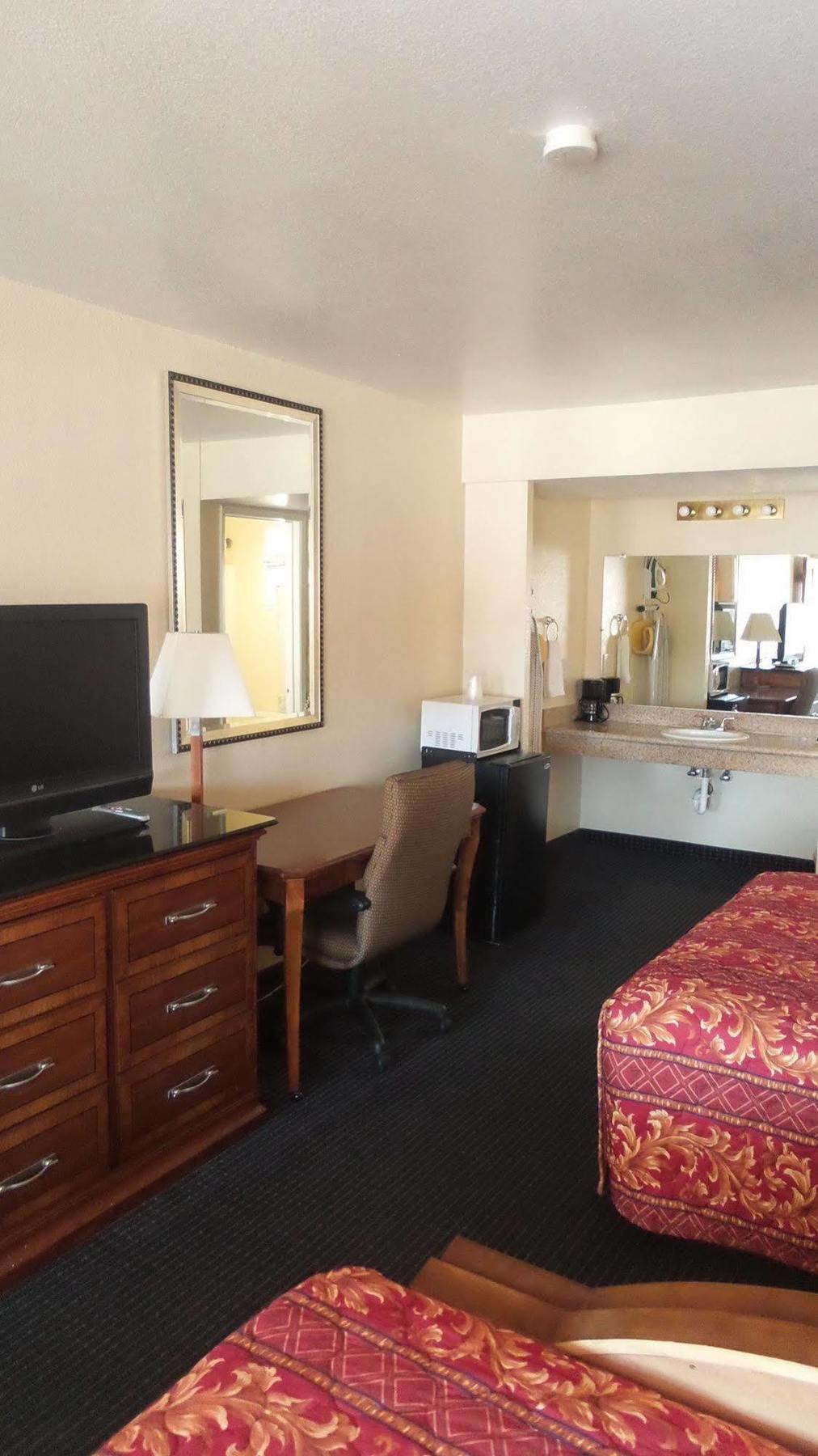 Holiday Motel Oakdale Ngoại thất bức ảnh