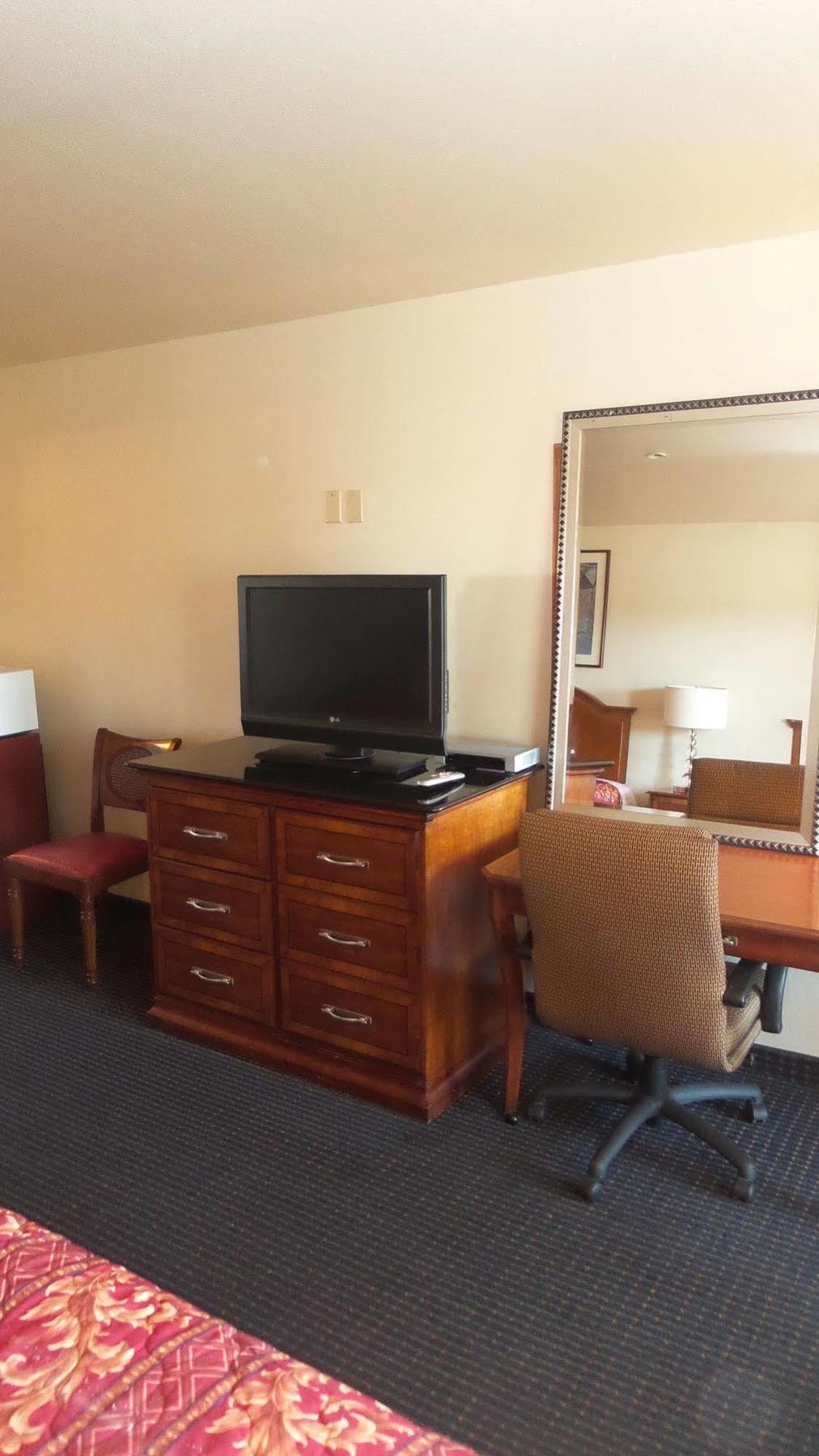 Holiday Motel Oakdale Ngoại thất bức ảnh
