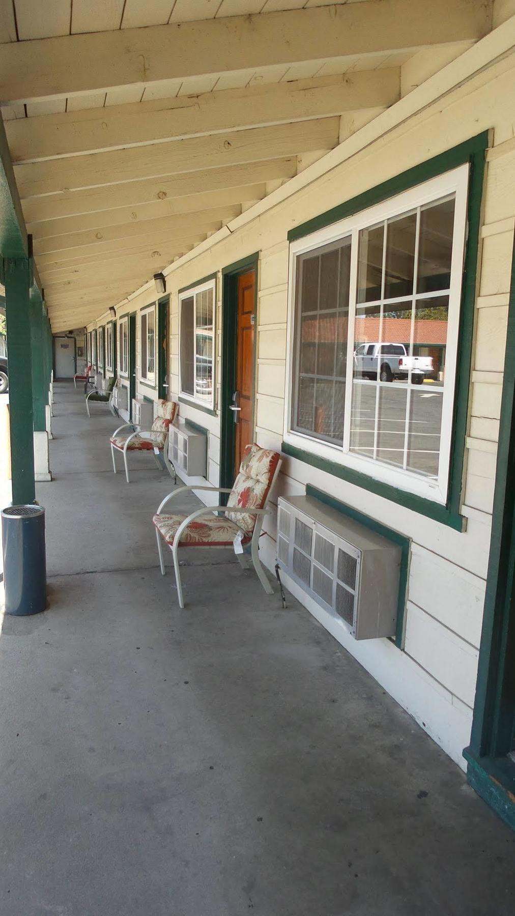 Holiday Motel Oakdale Ngoại thất bức ảnh