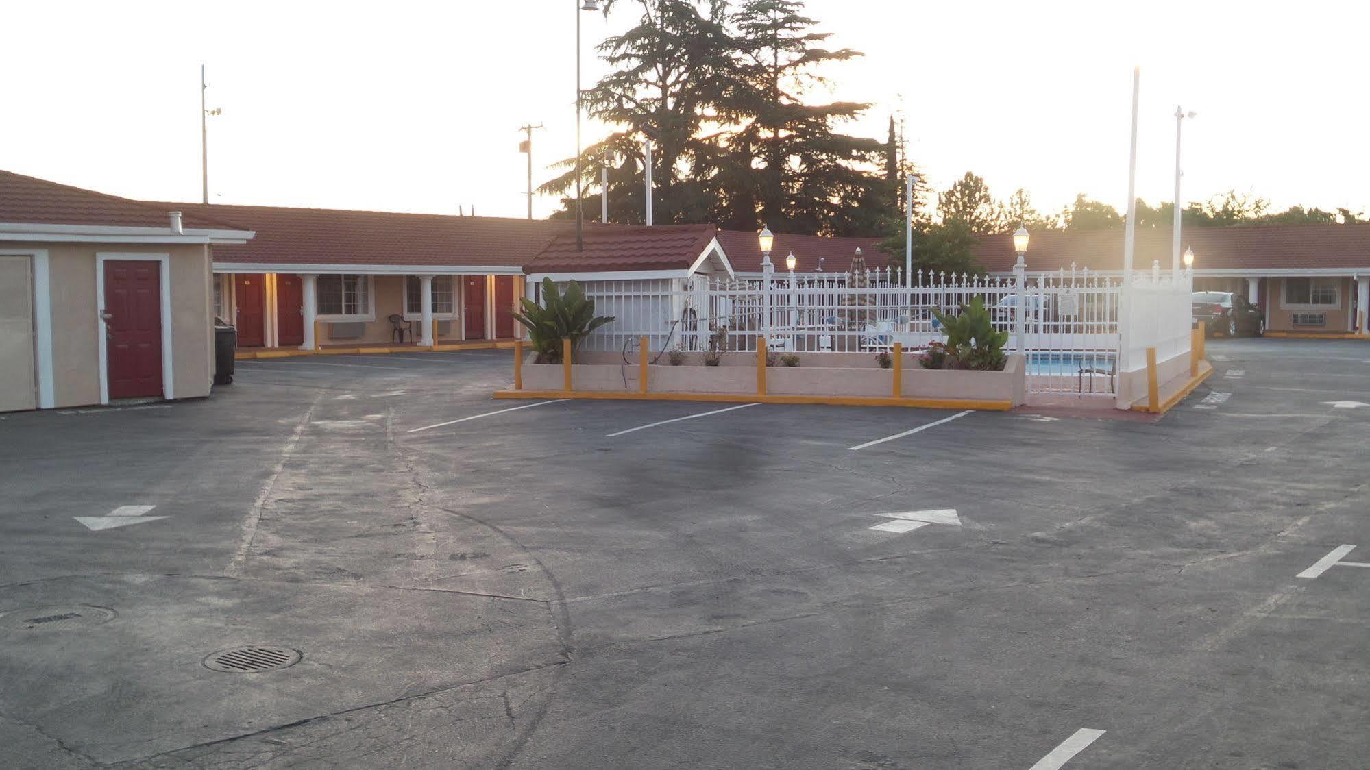 Holiday Motel Oakdale Ngoại thất bức ảnh